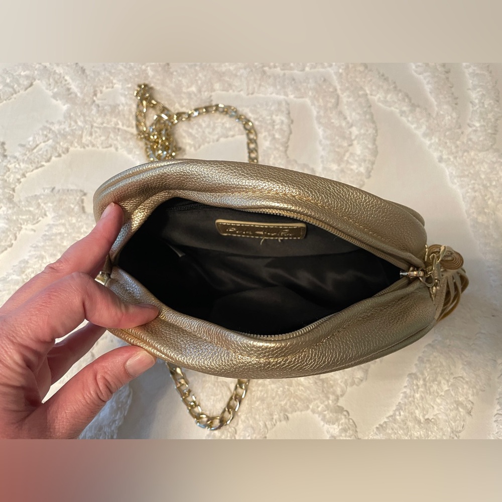 Woven Metallic Gold Purse with Fringe Tassel - Picture 5 of 8